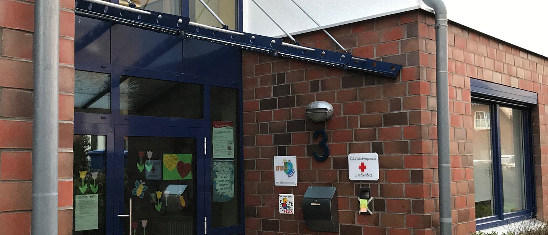 Eingang DRK-Kita Hanstedt am Steinberg DRK-Kita Hanstedt am Steinberg